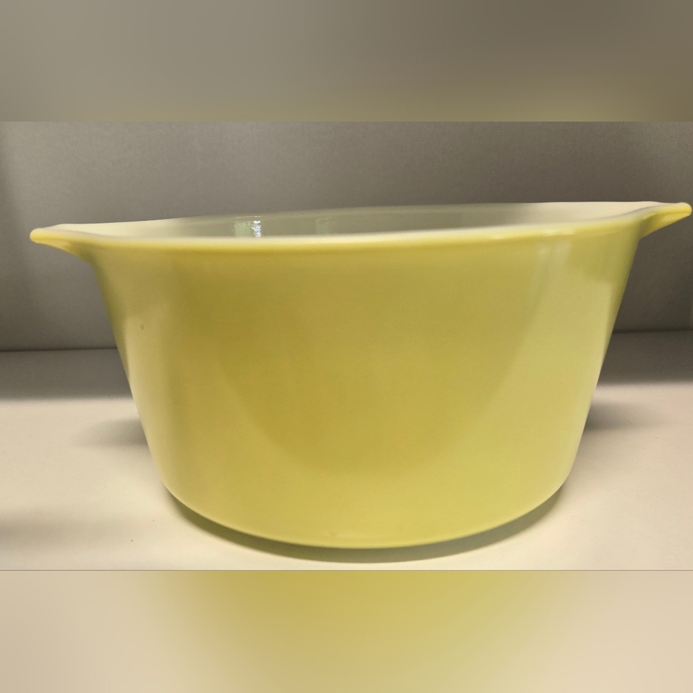 Vtg Cinderella Pyrex Yellow #473 1q Baking Bowl - Picture 3 of 4